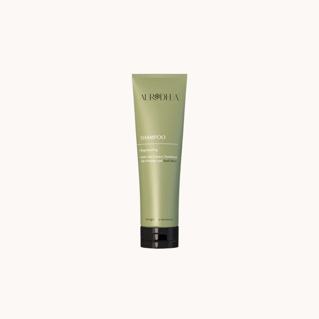 Aurodhea Shampoo mit Schneckenschleim – Reinigung und Stärkung für brüchiges, geschädigtes und gefärbtes Haar. Mit Panthenol, Haferextrakt und Seidenprotein für intensive Pflege, Feuchtigkeit und Geschmeidigkeit.