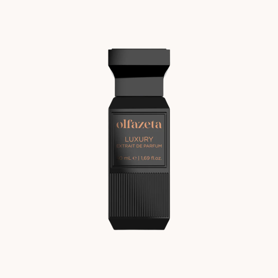 Unisexparfüm mit sinnlichem Duftprofil aus Pflaume, Sandelholz und Vanille – eleganter Flakon mit luxuriöser Ausstrahlung.