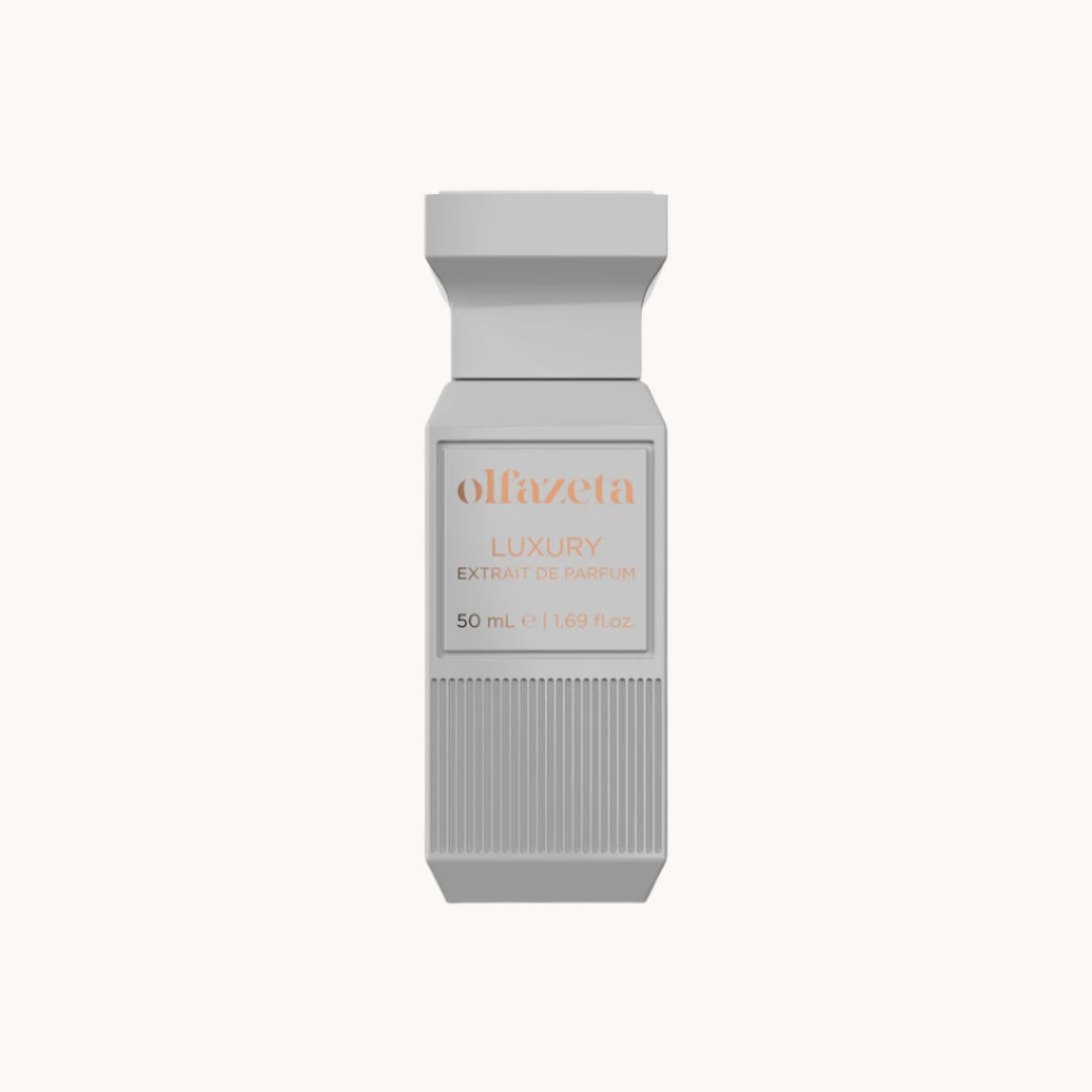 sinnlicher Damenduft mit blumigen Noten aus Jasmin und Rose, kombiniert mit süßer Vanille, Tonkabohne und einer warmen Basis aus Amber, Labdanum und Patchouli.
